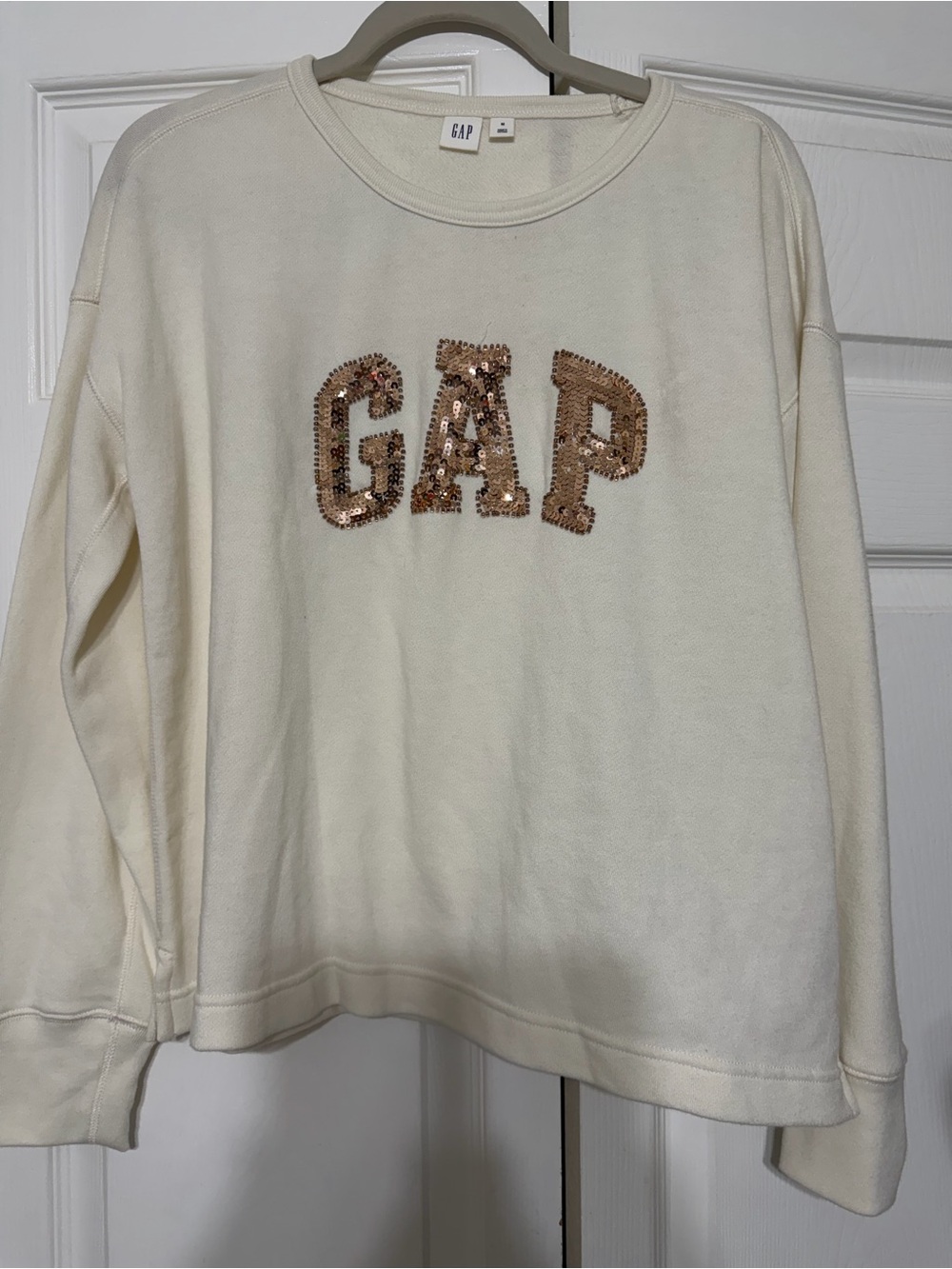 NWT Gap sweatshirt cream with a sequins logo size M